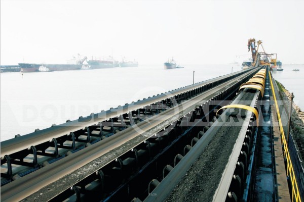 17473825688623515EED.jpg 港口运煤.jpg